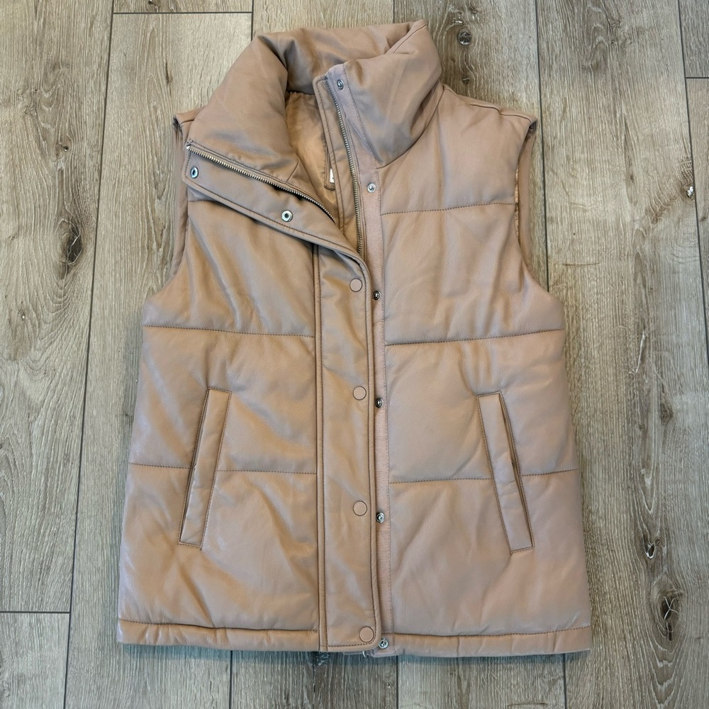 Abercrombie & Fitch Tan Camel Leather Puffer Vest with Pockets XS Fall Top